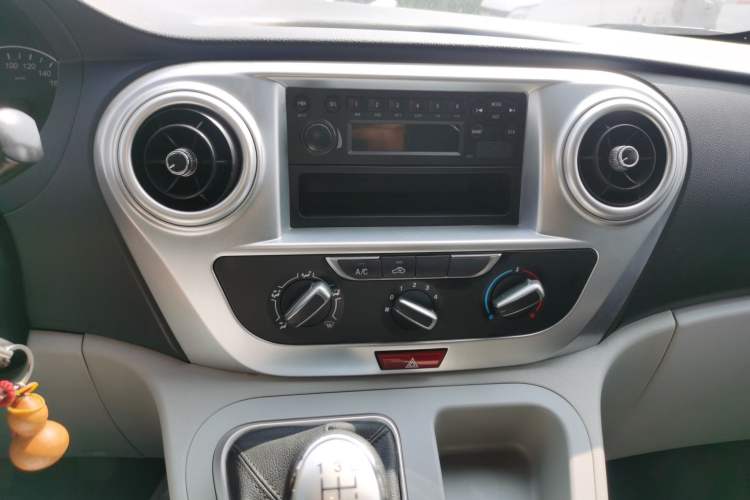 Used JAC Refine M3 2023 PLUS 1.5T 5/7-seat Classic Edition Audio And AC Panel
