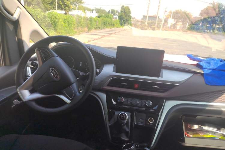 Used JAC Refine M3 2023 1.8L 7/8-Seater Smart Connectivity Version Center Console