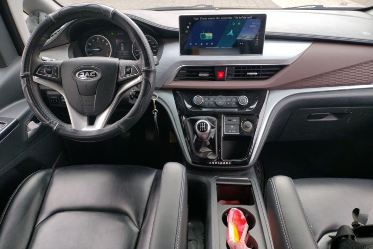 Used JAC Refine M3 2023 PLUS 1.5T 9-Seater Smart Connectivity Version Center Console