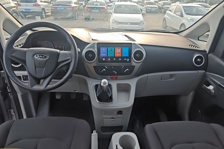 Used JAC Refine M3 2023 PLUS 1.5T 5/7-seat Classic Edition Center Console
