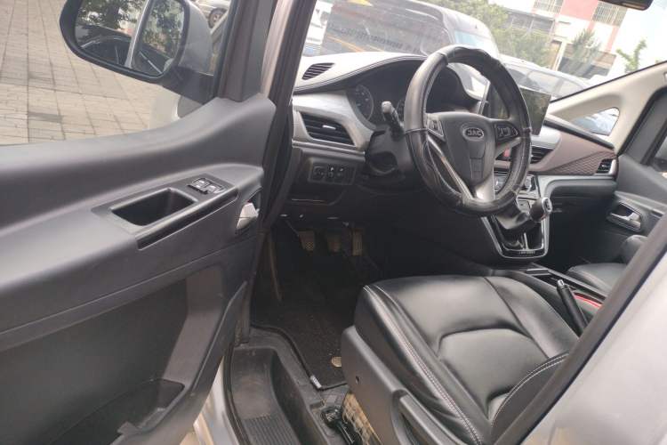 Used JAC Refine M3 2023 PLUS 1.5T 9-Seater Smart Connectivity Version Driver Seat