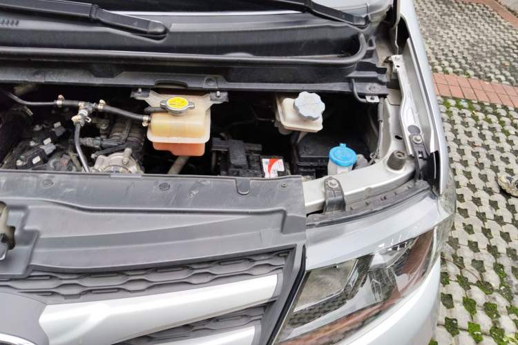 Used JAC Refine M3 2023 PLUS 1.5T 5/7-seat Classic Edition Engine Bay Left