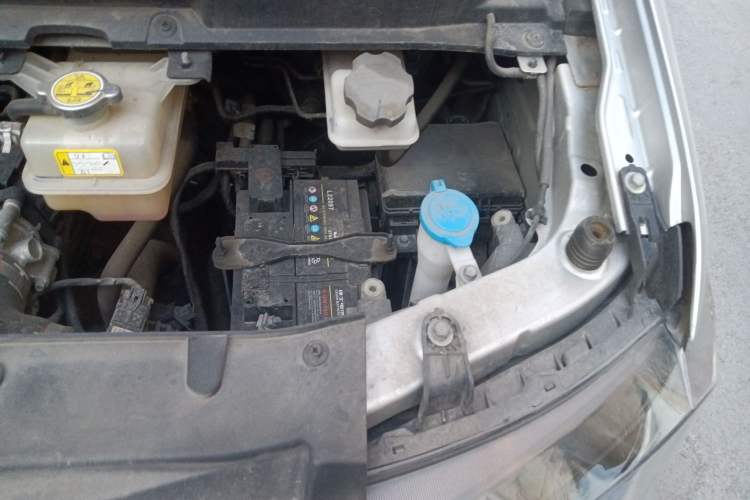 Used JAC Refine M3 2023 PLUS 1.5T 5/7-seat Classic Edition Engine Bay Left