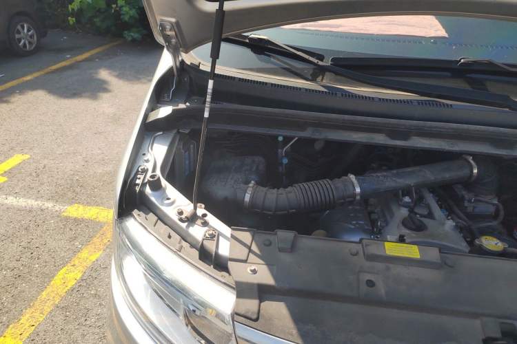 Used JAC Refine M3 2023 1.8L 7/8-Seater Smart Connectivity Version Engine Bay Right