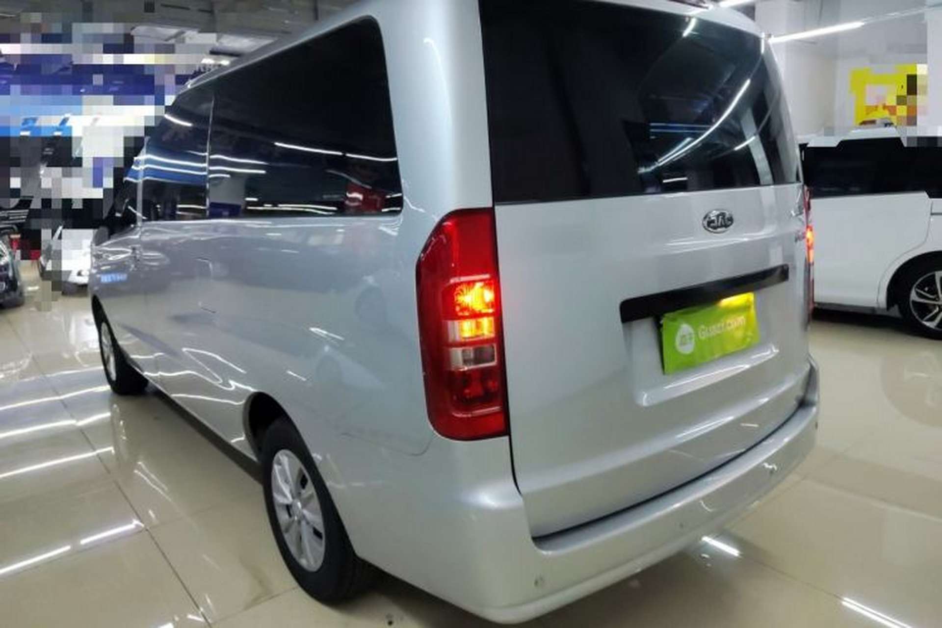 Used JAC Refine M3 2023 PLUS 1.8L 7/8-Seater Comfort Edition Exterior 2
