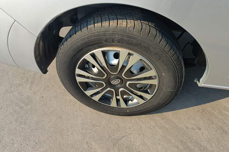 Used JAC Refine M3 2023 PLUS 1.5T 5/7-seat Classic Edition Exterior 4