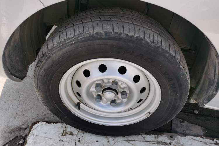 Used JAC Refine M3 2023 PLUS 1.5T 5/7-seat Classic Edition Exterior 4