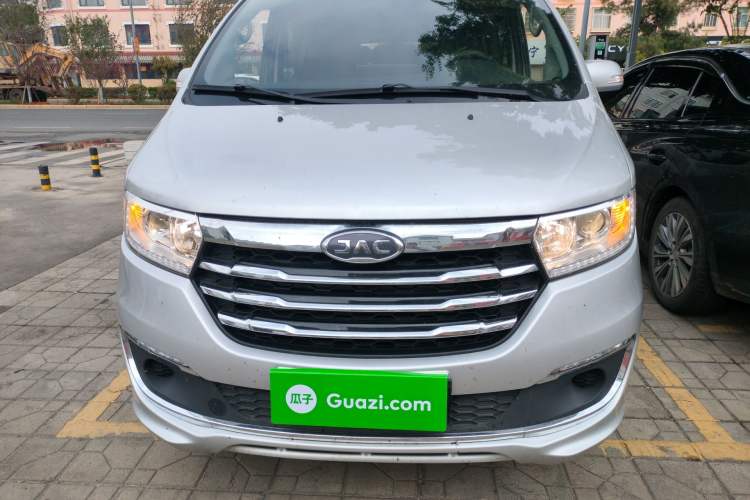 Used JAC Refine M3 2023 PLUS 1.5T 9-Seater Smart Connectivity Version Front
