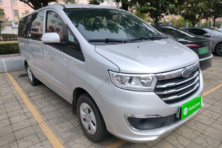 Used JAC Refine M3 2023 PLUS 1.5T 9-Seater Smart Connectivity Version Front Right 45 Deg