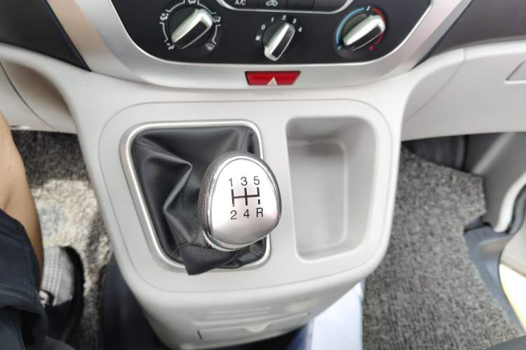 Used JAC Refine M3 2023 PLUS 1.5T 5/7-seat Classic Edition Gear Lever