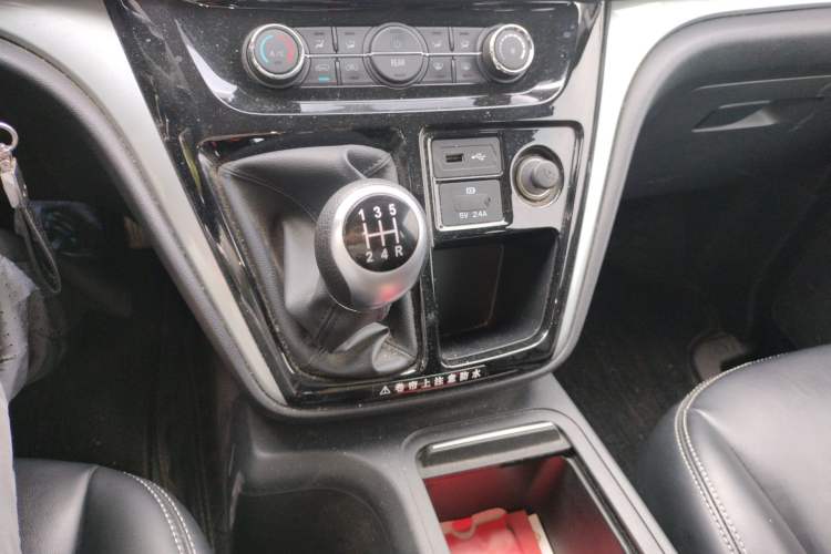Used JAC Refine M3 2023 PLUS 1.5T 9-Seater Smart Connectivity Version Gear Lever
