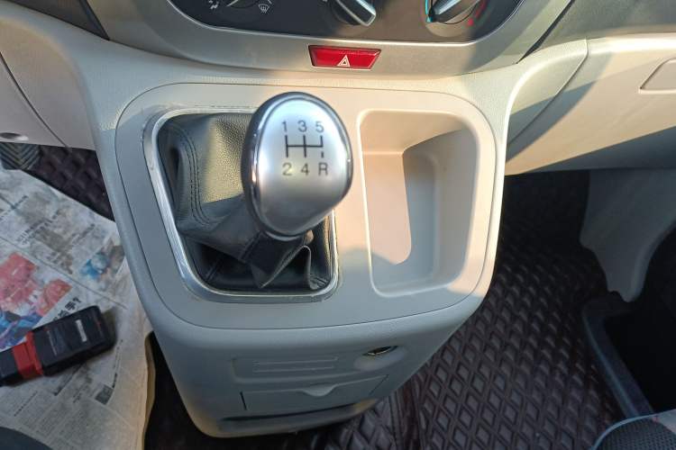 Used JAC Refine M3 2023 PLUS 1.5T 5/7-seat Classic Edition Gear Lever