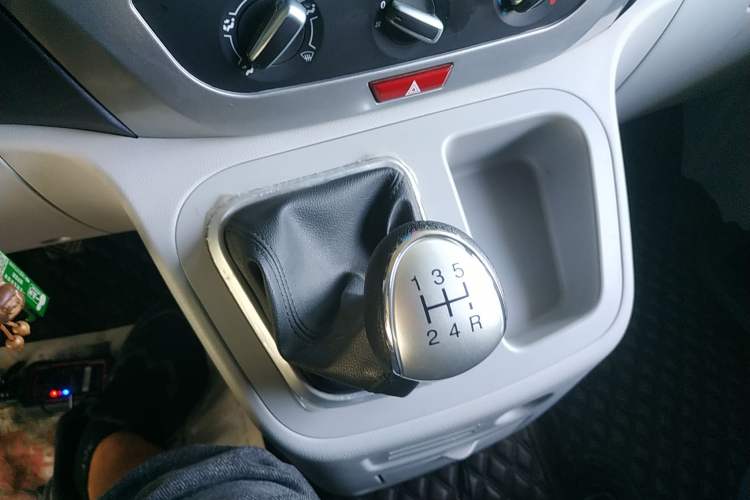 Used JAC Refine M3 2023 PLUS 1.5T 5/7-seat Classic Edition Gear Lever