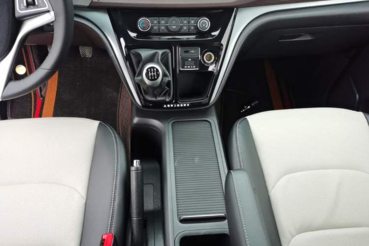 Used JAC Refine M3 2023 PLUS 1.5T 7/8-seater Smart Connectivity Version Gear Lever