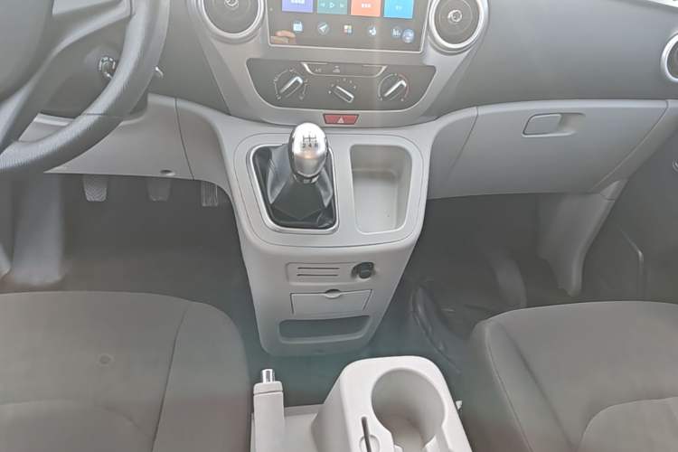 Used JAC Refine M3 2023 PLUS 1.5T 5/7-seat Classic Edition Gear Lever
