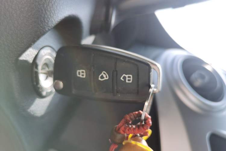 Used JAC Refine M3 2023 PLUS 1.5T 5/7-seat Classic Edition Interior 1