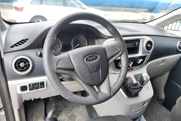 Used JAC Refine M3 2023 PLUS 1.5T 5/7-seat Classic Edition Interior 2