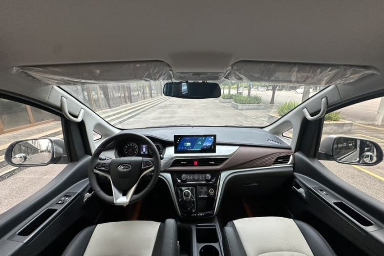Used JAC Refine M3 2023 PLUS 1.5T 7/8-seater Smart Connectivity Version Interior 2