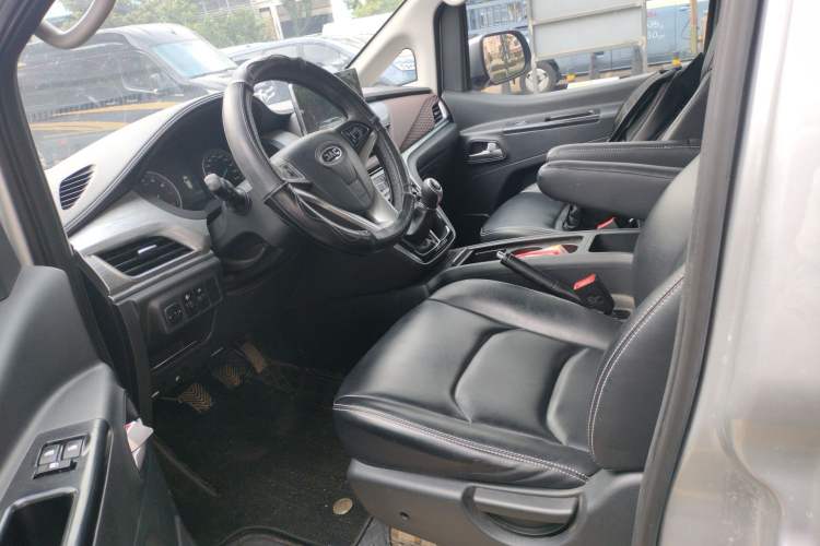 Used JAC Refine M3 2023 PLUS 1.5T 9-Seater Smart Connectivity Version Left Front Seat