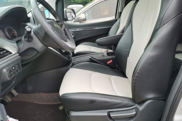 Used JAC Refine M3 2023 PLUS 1.5T 7/8-seater Smart Connectivity Version Left Front Seat