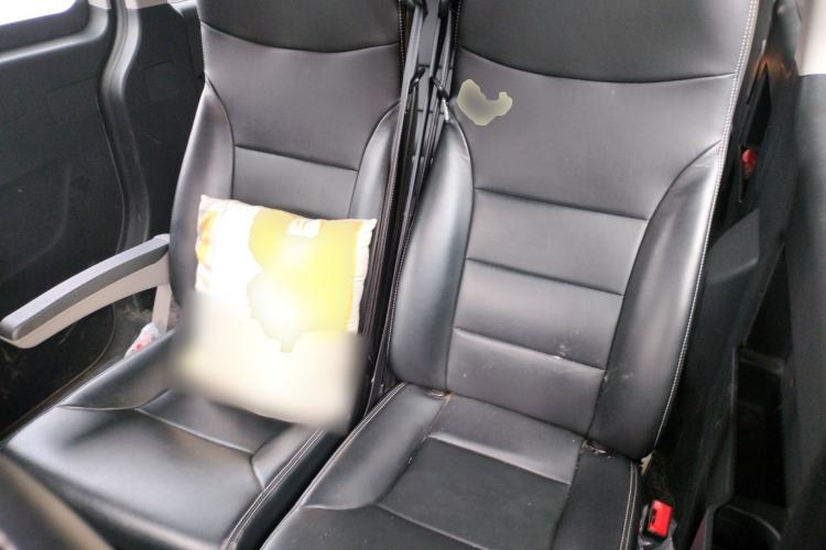 Used JAC Refine M3 2023 PLUS 1.5T 9-Seater Smart Connectivity Version Left Rear Seat