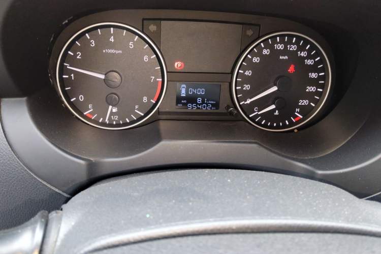 Used JAC Refine M3 2023 PLUS 1.5T 5/7-seat Classic Edition Odometer Close Up