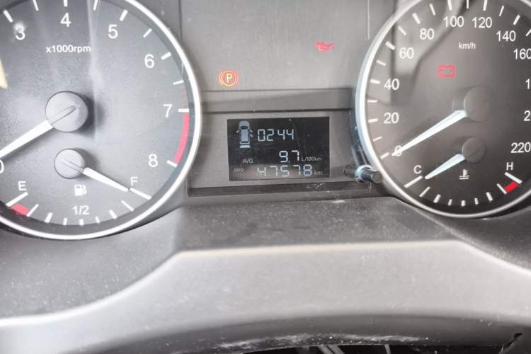 Used JAC Refine M3 2023 PLUS 1.8L 9-Seater Elite Edition Odometer Close Up
