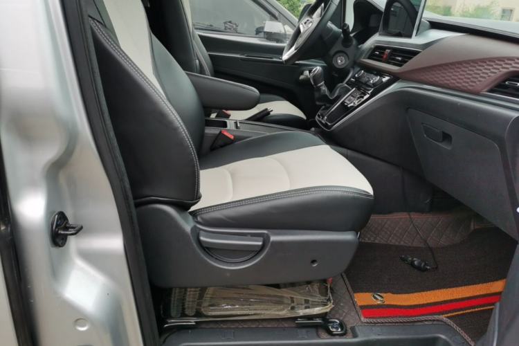 Used JAC Refine M3 2023 PLUS 1.5T 7/8-seater Smart Connectivity Version Right Front Seat