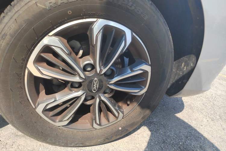 Used JAC Refine M3 2023 1.8L 7/8-Seater Smart Connectivity Version Right Front Wheel Hub