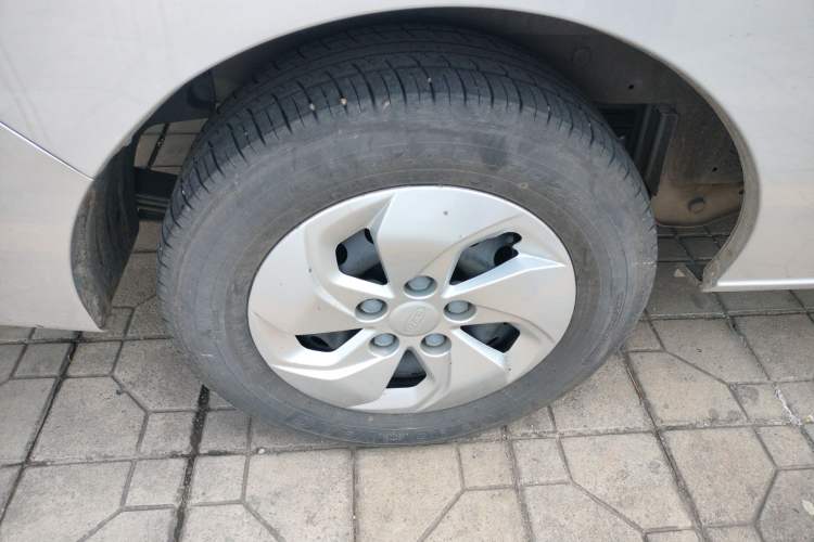 Used JAC Refine M3 2023 PLUS 1.5T 9-Seater Smart Connectivity Version Right Rear Wheel Hub