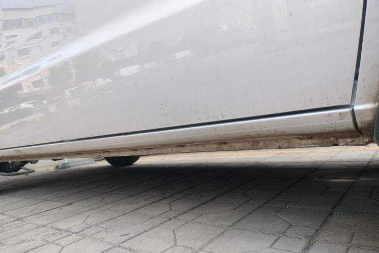 Used JAC Refine M3 2023 PLUS 1.5T 9-Seater Smart Connectivity Version Right Side Sill