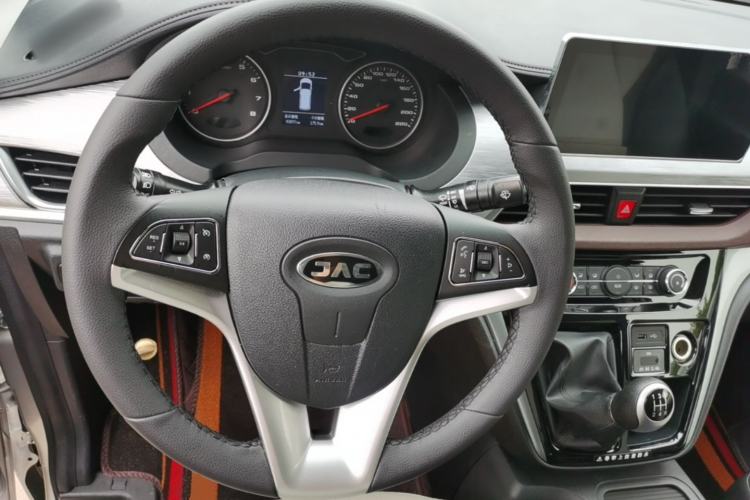 Used JAC Refine M3 2023 PLUS 1.5T 7/8-seater Smart Connectivity Version Steering Wheel