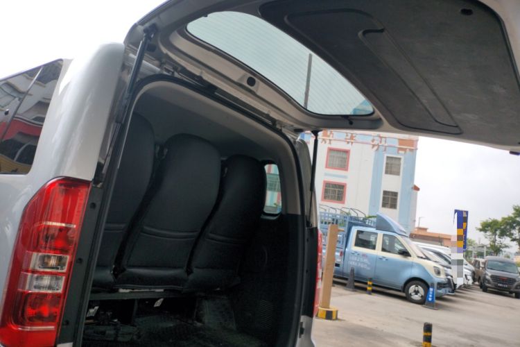 Used JAC Refine M3 2023 PLUS 1.5T 9-Seater Smart Connectivity Version Trunk
