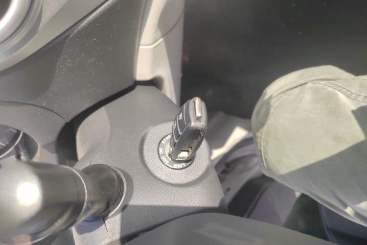 Used JAC Refine M3 2023 PLUS 1.8L 9-Seater Comfort Edition Vehicle Key
