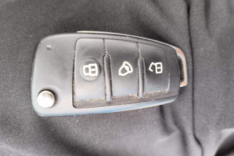 Used JAC Refine M3 2023 PLUS 1.8L 9-Seater Elite Edition Vehicle Key