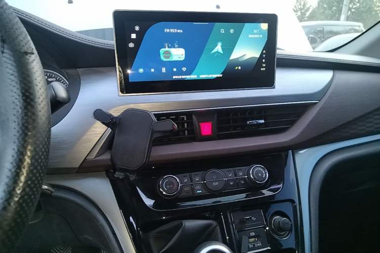Used JAC Refine M3 2023 PLUS 1.5T 9-Seater Smart Connectivity Version Audio And AC Panel