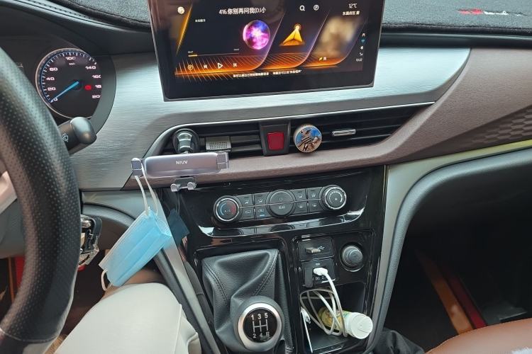 Used JAC Refine M3 2023 PLUS 1.5T 7/8-seater Smart Connectivity Version Audio And AC Panel
