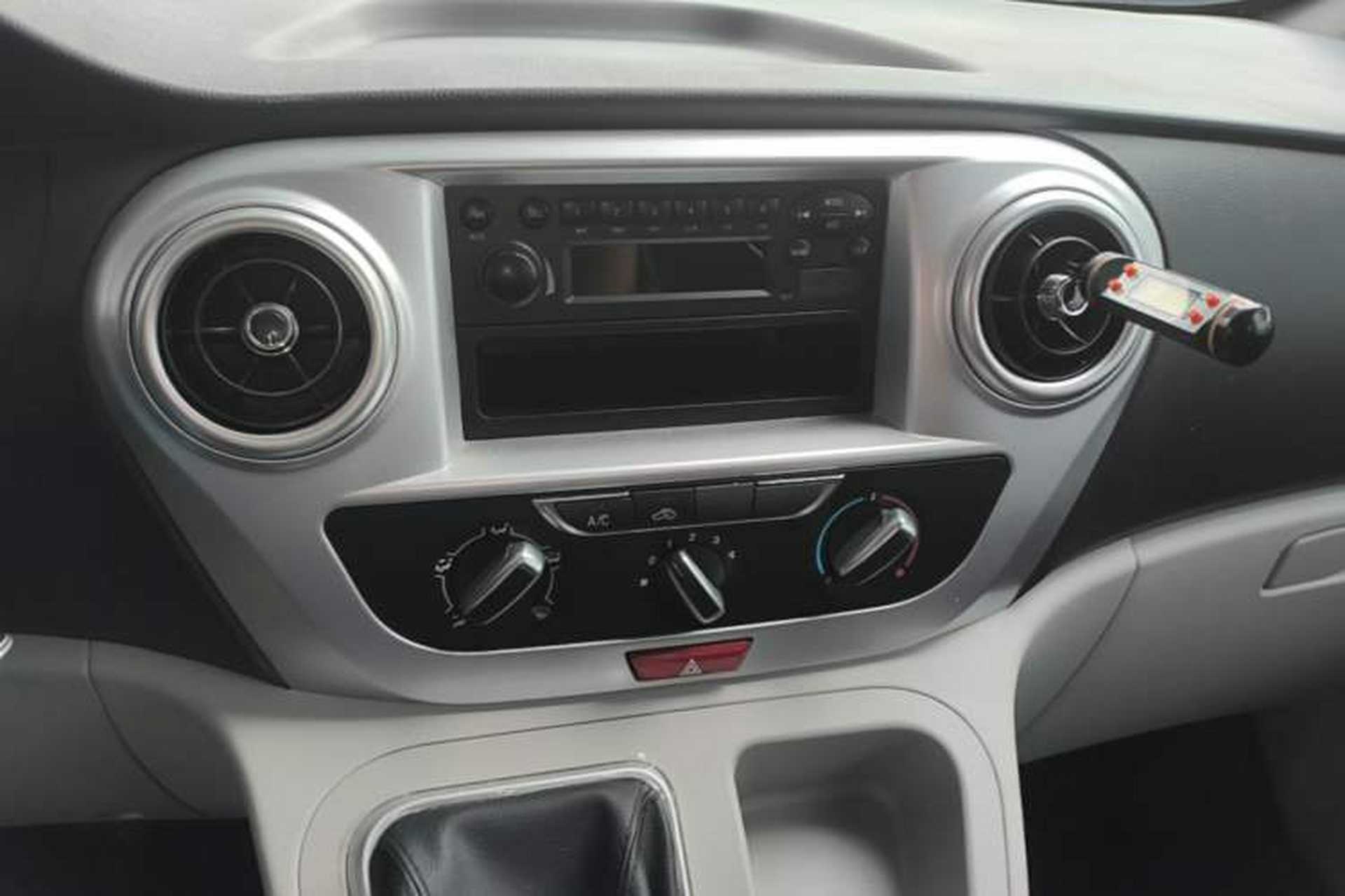 Used JAC Refine M3 2023 PLUS 1.5T 7/8-seat Comfort Edition Audio And AC Panel