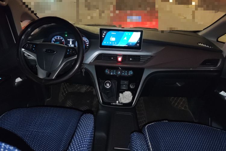 Used JAC Refine M3 2023 PLUS 1.8L 9-Seater Smart Connectivity Version Center Console