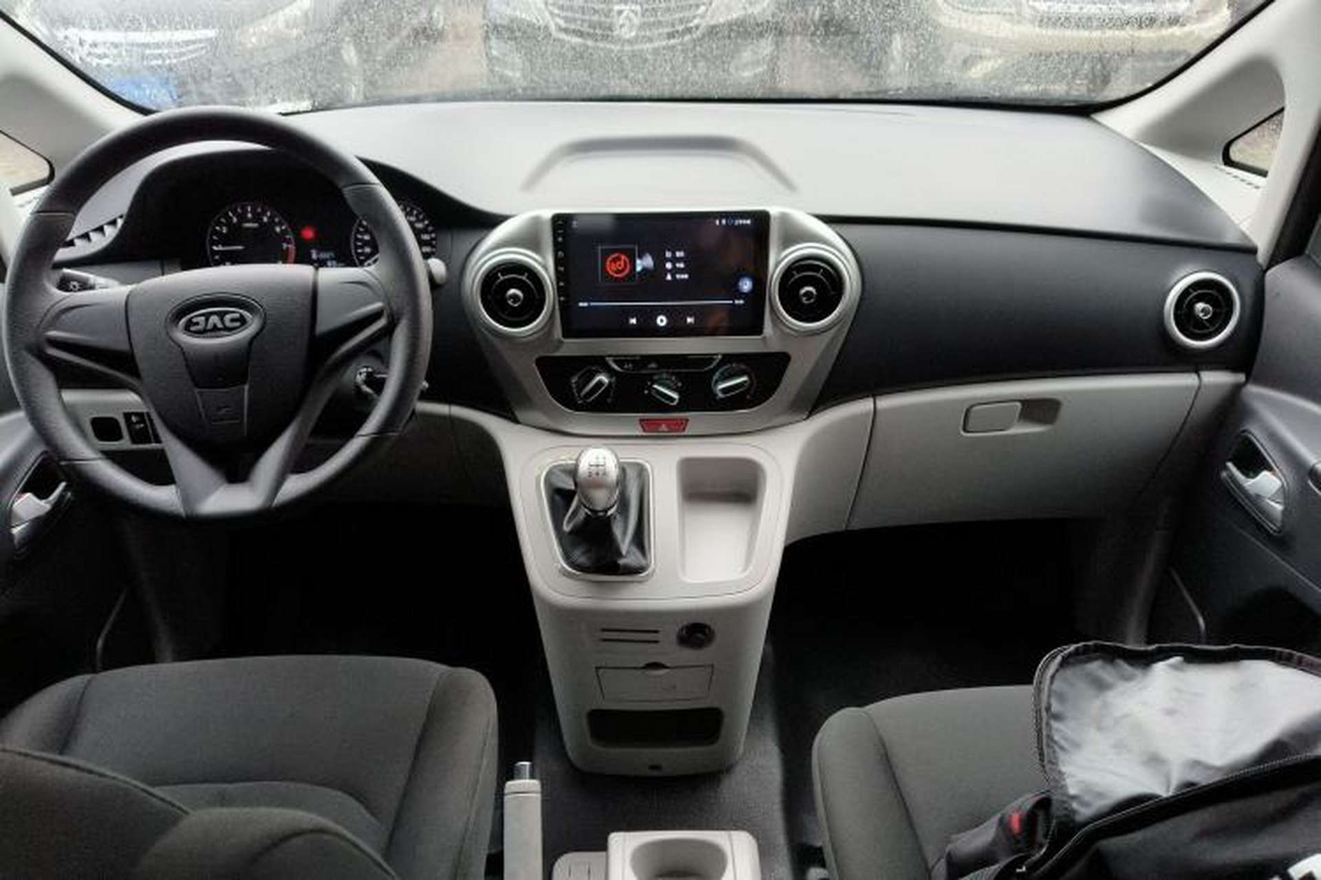 Used JAC Refine M3 2023 PLUS 1.5T 5/7-seat Classic Edition Center Console