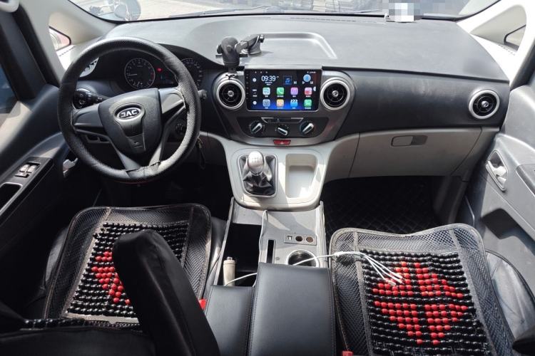 Used JAC Refine M3 2023 PLUS 1.5T 5/7-seat Classic Edition Center Console