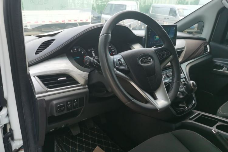 Used JAC Refine M3 2023 1.5T 7/8-Seater Smart Connectivity Version Center Console