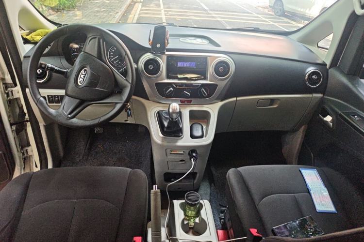 Used JAC Refine M3 2023 PLUS 1.8L 7/8-Seater Comfort Edition Center Console