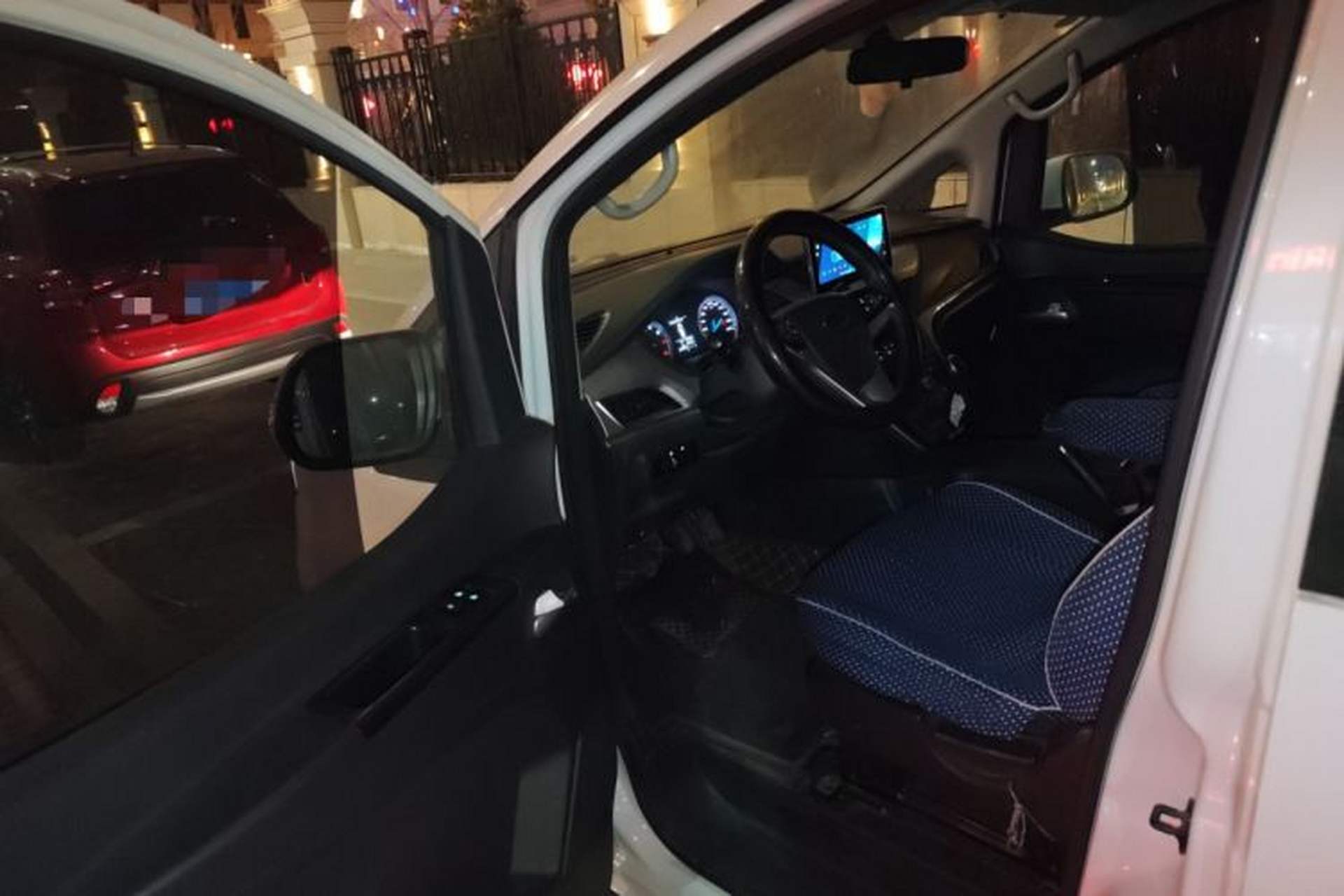 Used JAC Refine M3 2023 PLUS 1.8L 9-Seater Smart Connectivity Version Driver Seat