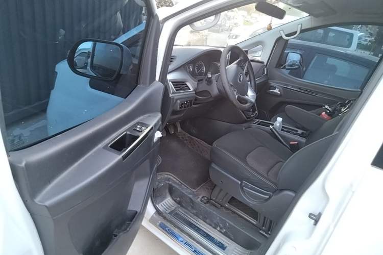 Used JAC Refine M3 2023 PLUS 1.5T 9-Seater Smart Connectivity Version Driver Seat