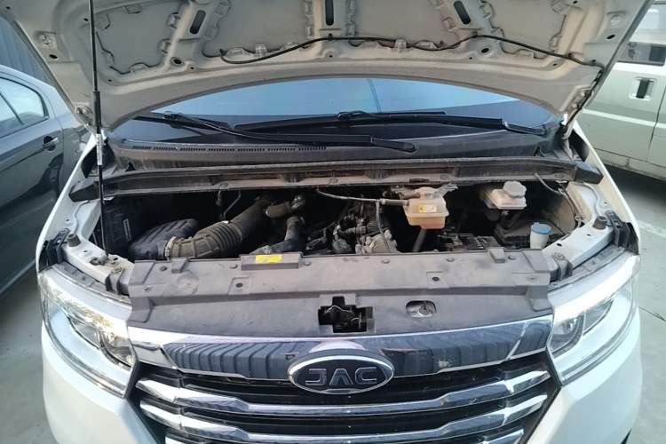 Used JAC Refine M3 2023 PLUS 1.5T 9-Seater Smart Connectivity Version Engine Bay