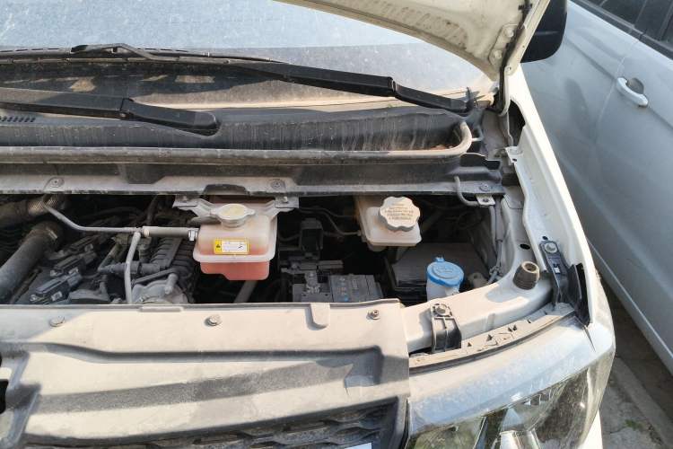 Used JAC Refine M3 2023 PLUS 1.5T 5/7-seat Classic Edition Engine Bay Left