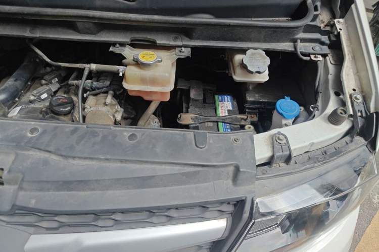 Used JAC Refine M3 2023 PLUS 1.5T 5/7-seat Classic Edition Engine Bay Left