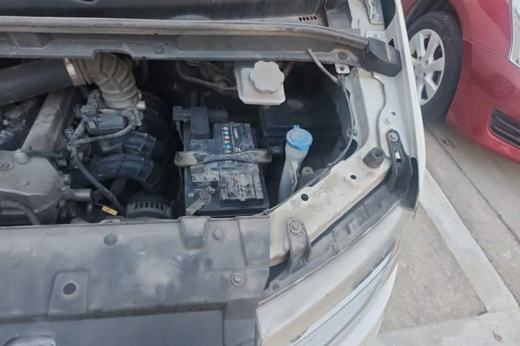 Used JAC Refine M3 2023 PLUS 1.8L 7/8-seater Smart Connectivity Version Engine Bay Left