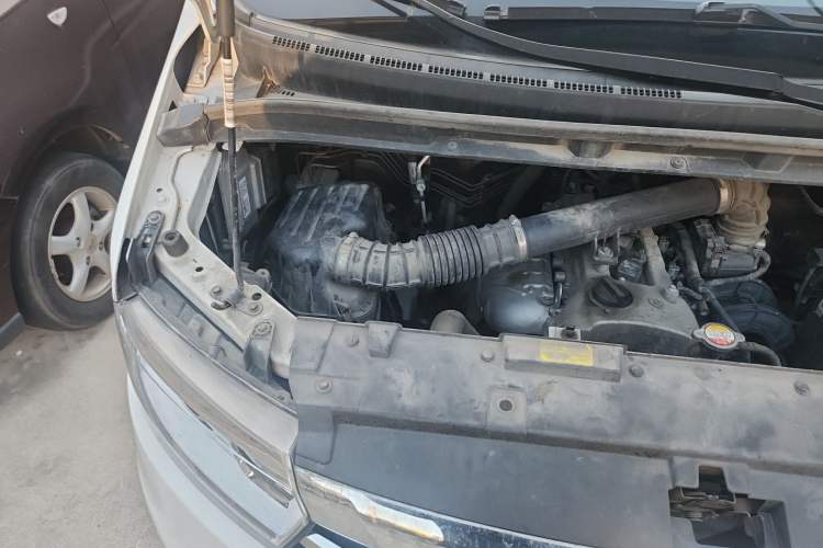 Used JAC Refine M3 2023 PLUS 1.8L 7/8-seater Smart Connectivity Version Engine Bay Right
